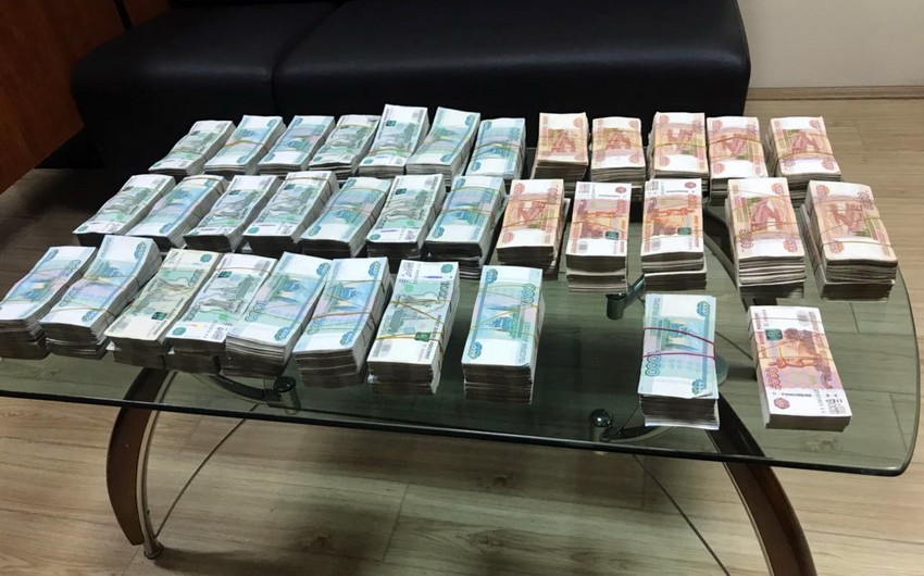 На перевозившем из Ирана в Россию капусту мужчине обнаружена крупная сумма валюты - ВИДЕО