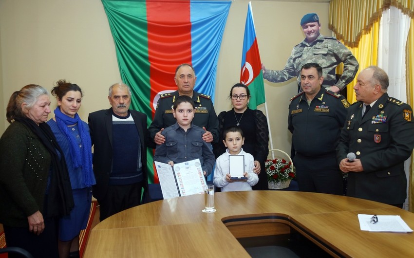 NATO Azərbaycan Ordusunun şəhid mayorunu Ləyaqətli xidmət medalı ilə təltif edib