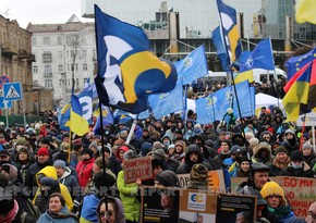 Supporters of Petro Poroshenko take to the Kyiv streets