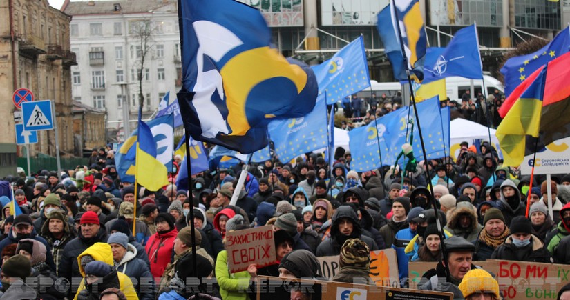 Supporters of Petro Poroshenko take to the Kyiv streets