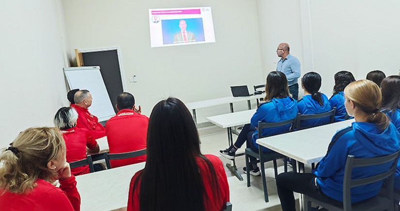 Azərbaycan millisinin futbolçularına maarifləndirici seminar keçirilib