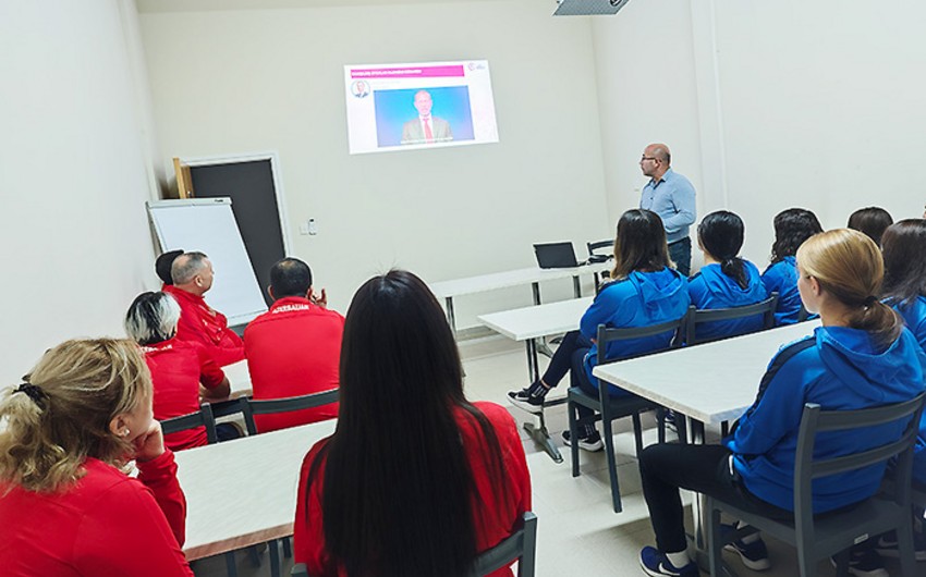 Azərbaycan millisinin futbolçularına maarifləndirici seminar keçirilib