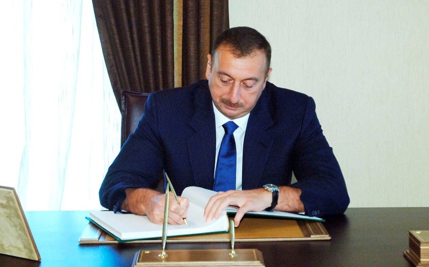 Президент Азербайджана поздравил премьер-министра России Дмитрия Медведева