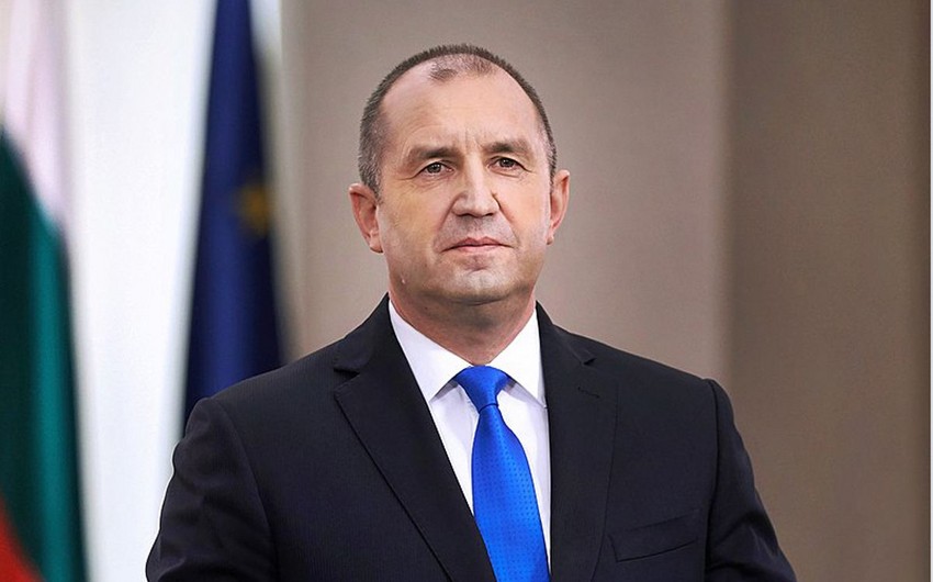 President of Bulgaria visits grave of national leader Heydar Aliyev