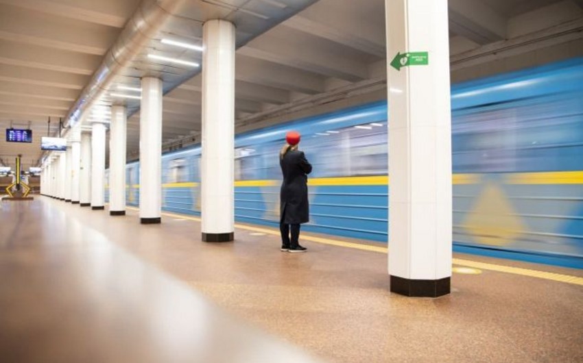 Naməlum tüstülənmə səbəbindən Kiyev metrostansiyalarından biri bağlanıb