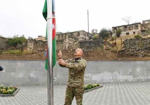 Ильхам Алиев поднял флаг Азербайджана в селе Талыш и поселке Суговушан