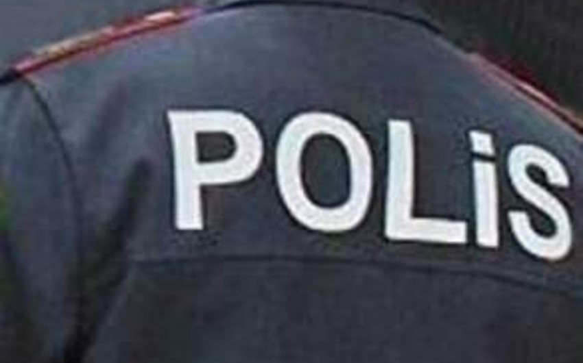 В Баку автомобиль с полицейскими попал в аварию, двое пострадали