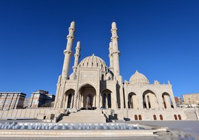 Akhund: Some visitors of the mosque prevent acts of worship