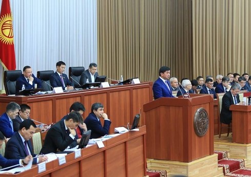 Парламент Кыргызстана запустил процедуру импичмента президента
