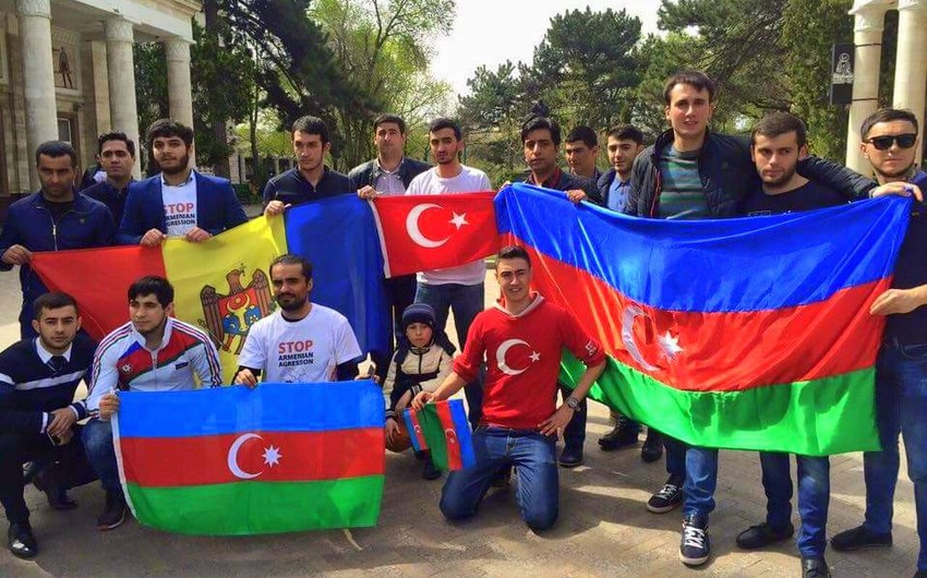 Обучающиеся в Молдове студенты провели акцию поддержки азербайджанской армии