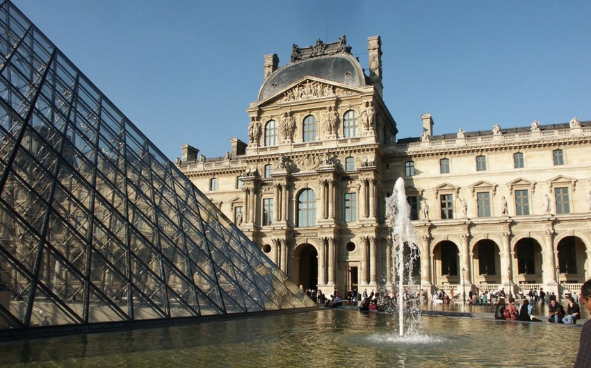 Лувр остается самым популярным музеем в мире