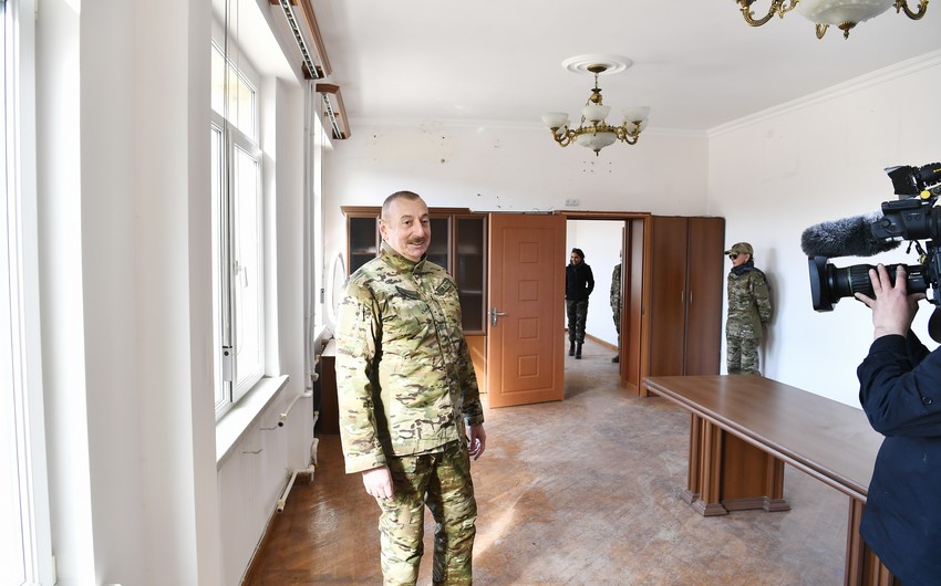 Президент Ильхам Алиев посетил Дом-музей Бюльбюля 