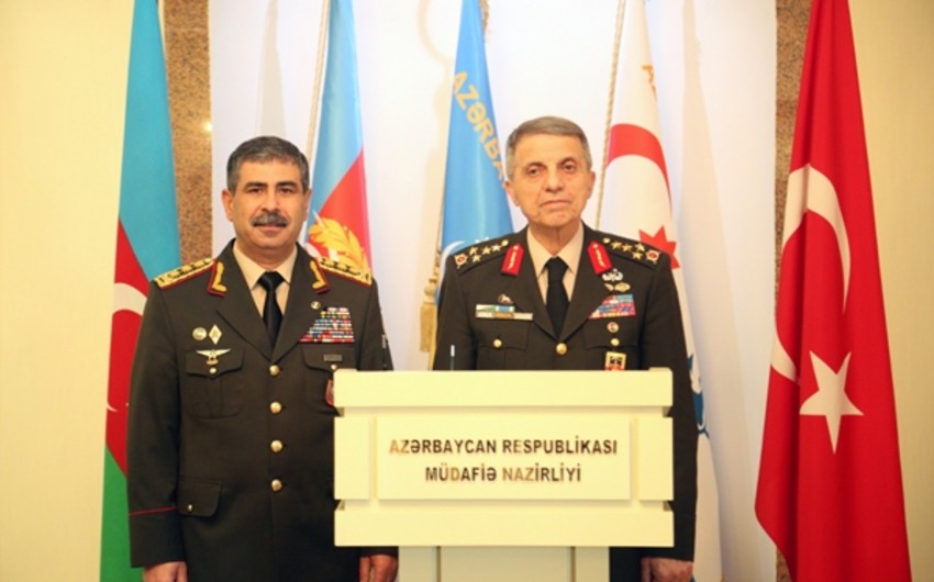 Министры Азербайджана и Турции обсудили перспективы развития военного сотрудничества
