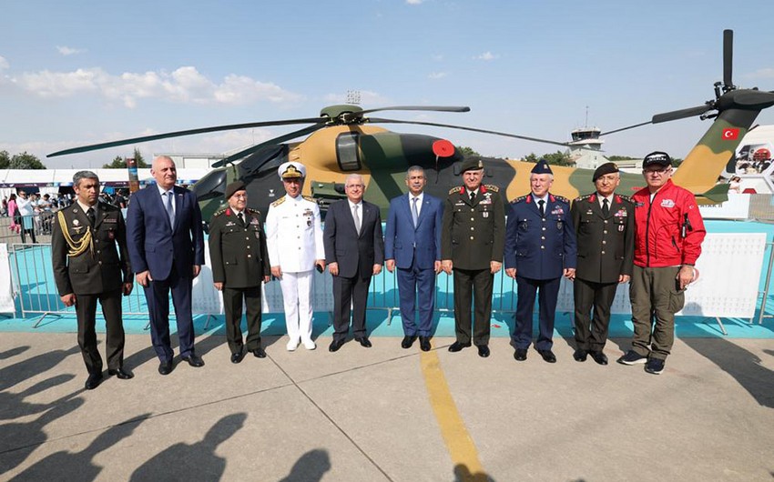 Закир Гасанов обсудил с начальником Генштаба ВС Турции перспективы развития военного сотрудничества
