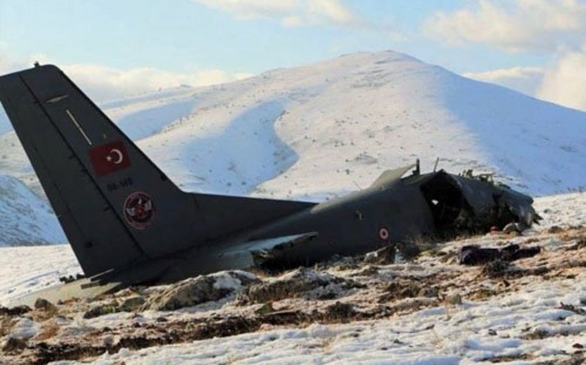 В Турции разбился военный самолет, погиб пилот - ОБНОВЛЕНО