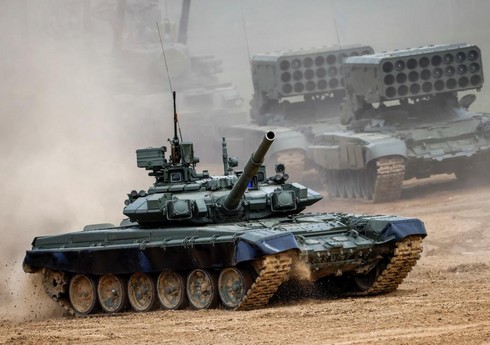 Большая колонна российских войск остановилась под Киевом