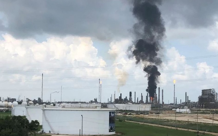 ABŞ-da neft emalı zavodu yanır