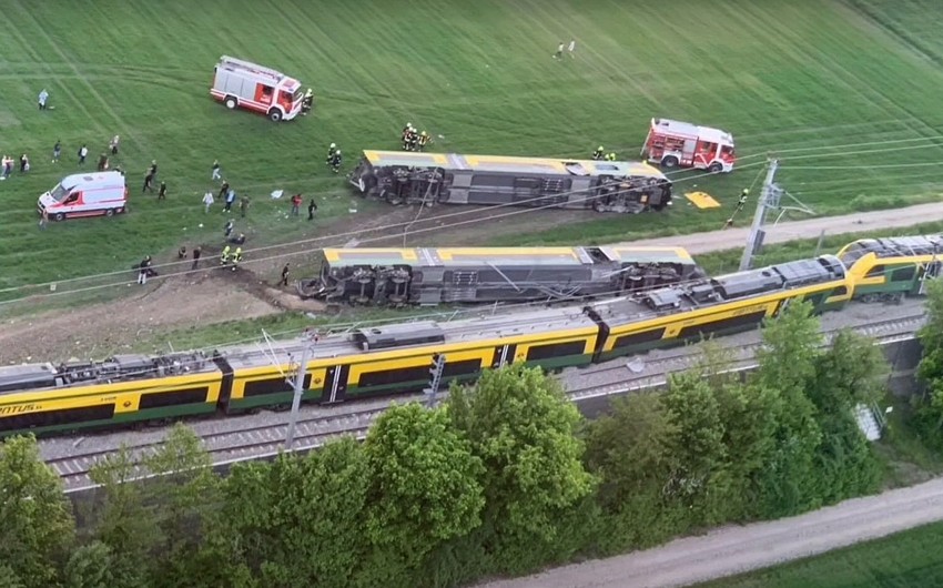Поезд сошел с рельсов на юге ФРГ, трое погибли, 60 человек пострадали