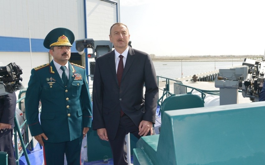 Президент Азербайджана ознакомился с новым пограничным сторожевым кораблем Береговой охраны ГПС