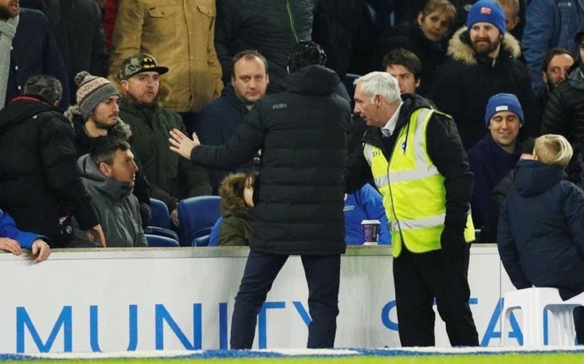 Unai Emery issues apology after kicking bottle at Brighton fan after Arsenal draw