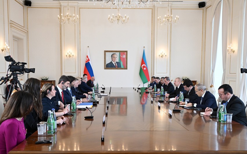 President Ilham Aliyev holds expanded meeting with Prime Minister of Slovakia