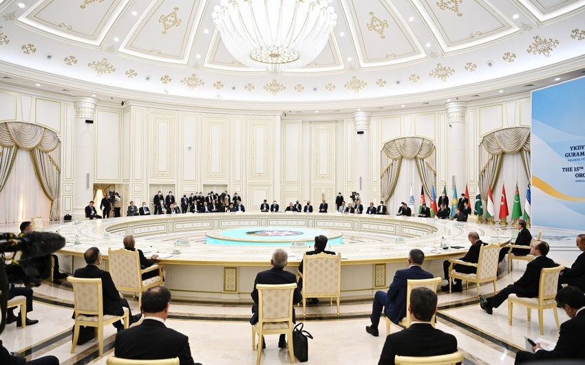 Президент Ильхам Алиев принимает участие в 15-м Саммите ОЭС в Ашхабаде