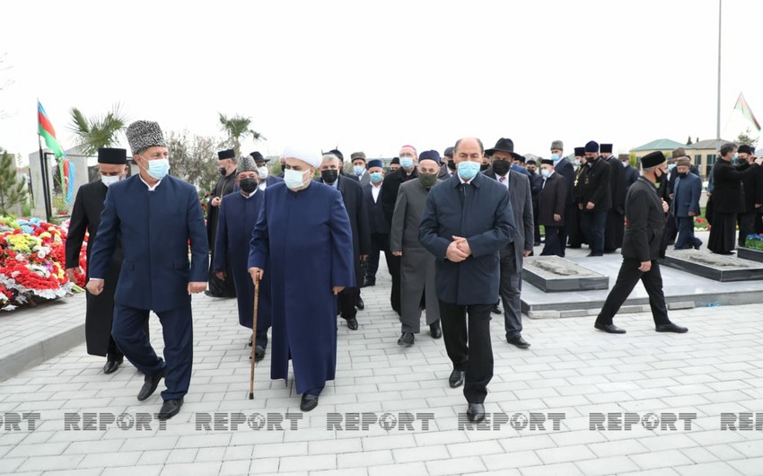 Allahşükür Paşazadə dini konfessiya rəhbərlərini Ağdama aparıb