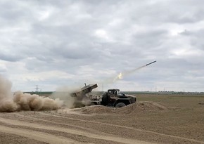 Минобороны: В армии Азербайджана продолжаются учения ракетно-артиллерийских войск