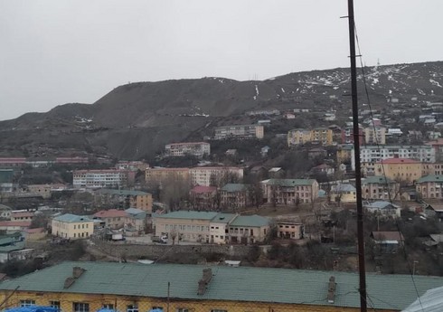 В Дашкесане из-за сильного ветра произошел сбой в подаче электроэнергии и интернета