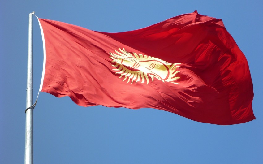 В посольстве Кыргызстана в Азербайджане приспущен флаг в связи с авиакатастрофой в Бишкеке