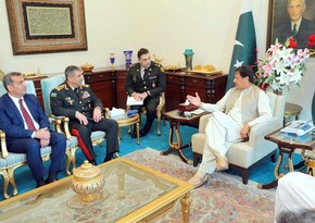 Премьер-министр Пакистана принял министра обороны Азербайджана