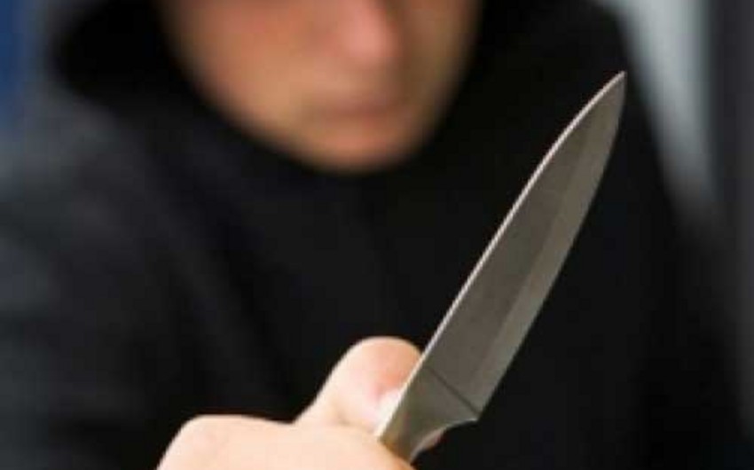 В Баку 46-летний мужчина получил ножевое ранение