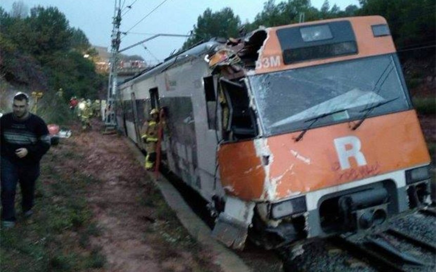 Число пострадавших при крушении поезда в Барселоне выросло до 40 - ОБНОВЛЕНО