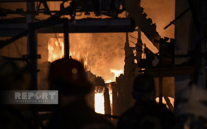 Как пожарные боролись с огнем на проспекте Азадлыг