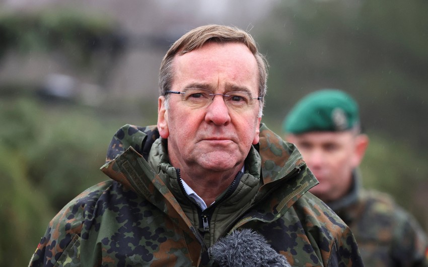 Министр обороны ФРГ исключил поставку Украине истребителей