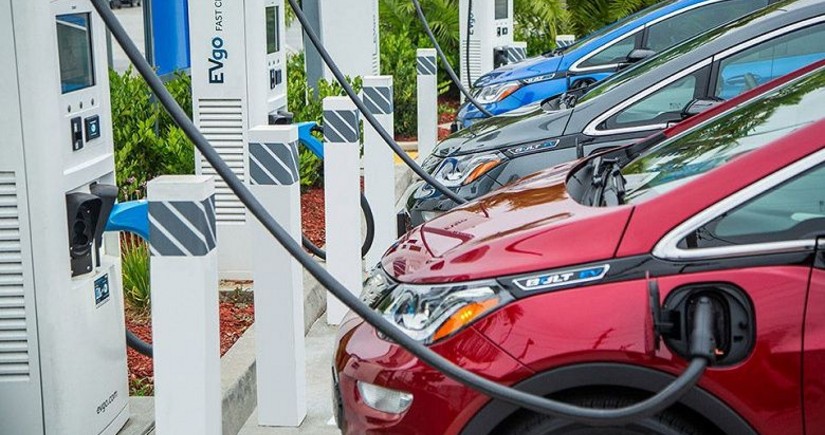 Elektromobil sahiblərinə xidmət göstərən sahibkarlar Azərişıqdan narazıdır