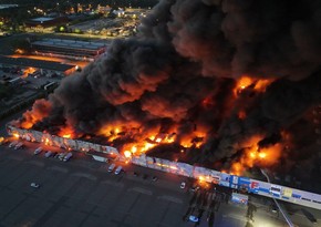 Мощный пожар произошел в торговом центре в Варшаве