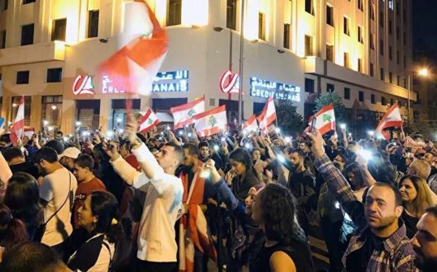 Livanın paytaxtında minlərlə insan etiraz aksiyası keçirib