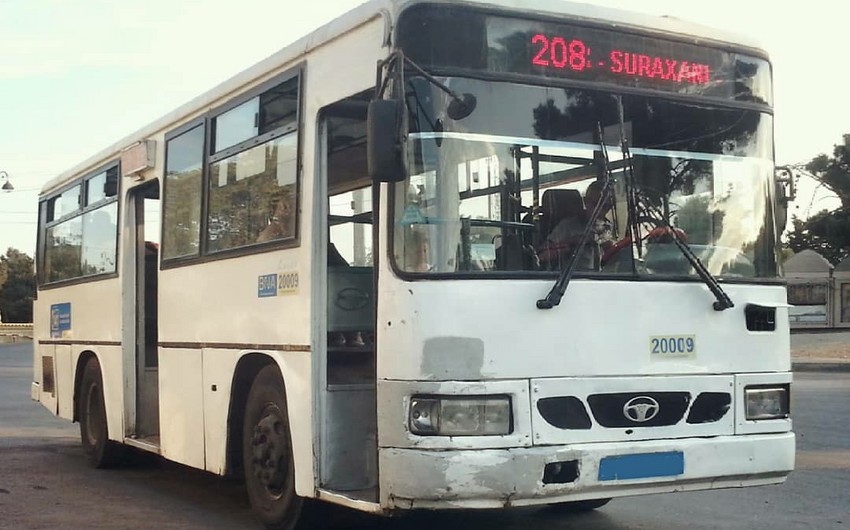 В Баку пассажирский автобус совершил аварию, есть погибший