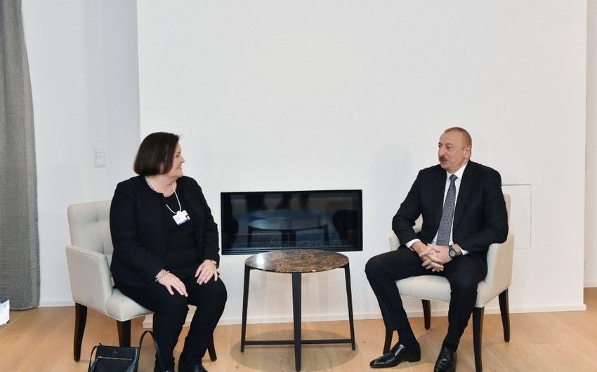 Ильхам Алиев встретился в Давосе с исполнительным вице-президентом и генеральным финансовым директором компании CISCO