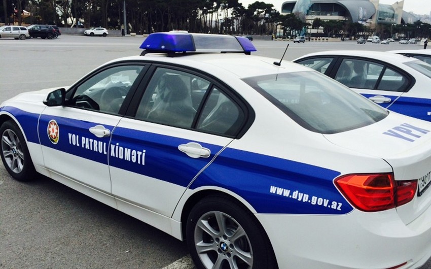 В Баку полиция задержала автомобили почтовой компании