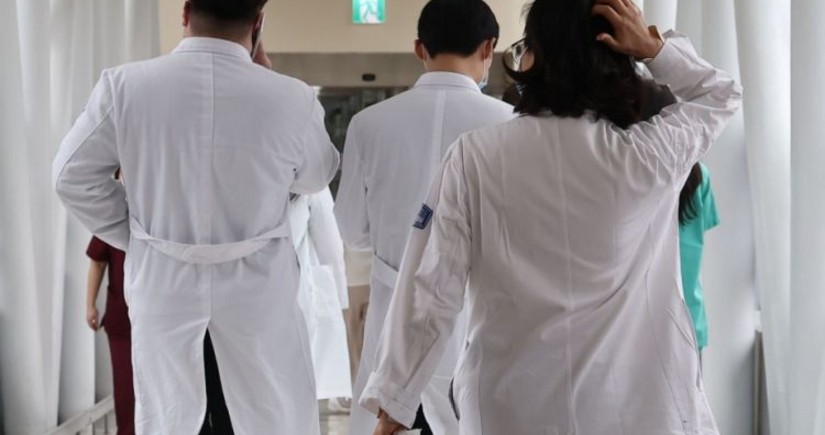 В Южной Корее пятый день подряд продолжаются массовые забастовки врачей