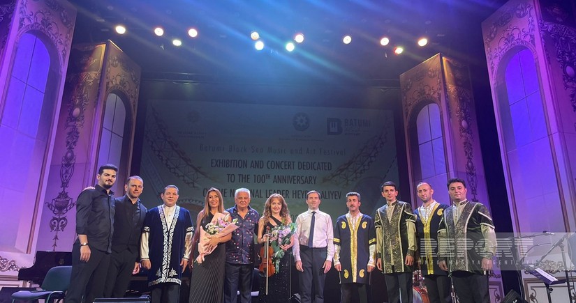 Batumidə Heydər Əliyevin 100 illik yubileyi münasibətilə konsert proqramı təqdim edilib