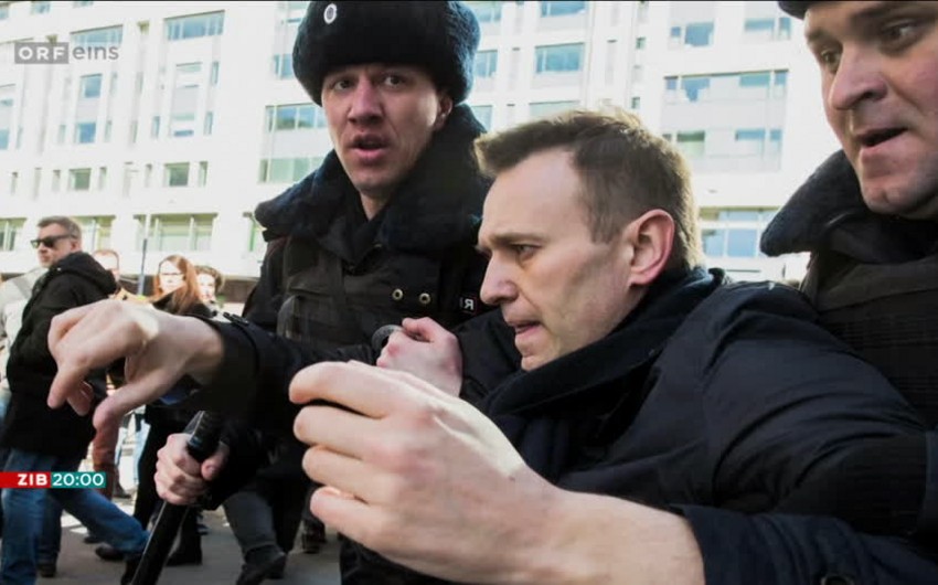 Aleksey Navalnı polisə müqavimət göstərdiyinə görə 15 sutkalıq həbs cəzasına məhkum edilib