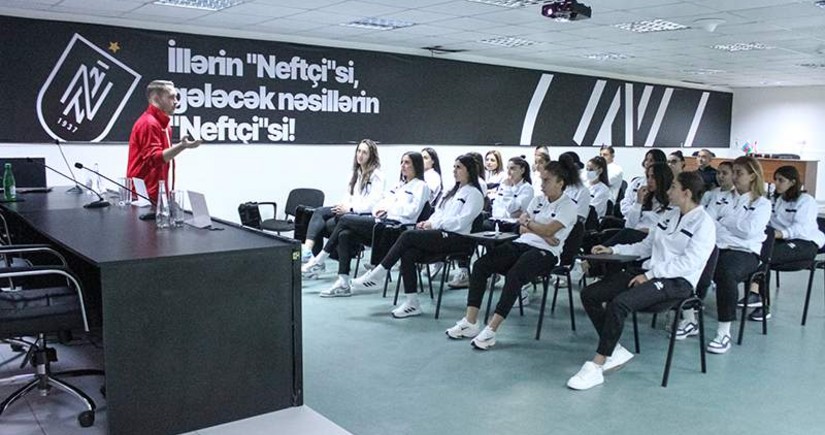 Neftçinin məşqçi və futbolçuları üçün seminar təşkil olunub