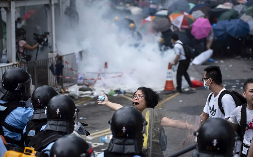 Свыше 30 человек получили ранения в ходе беспорядков в Гонконге