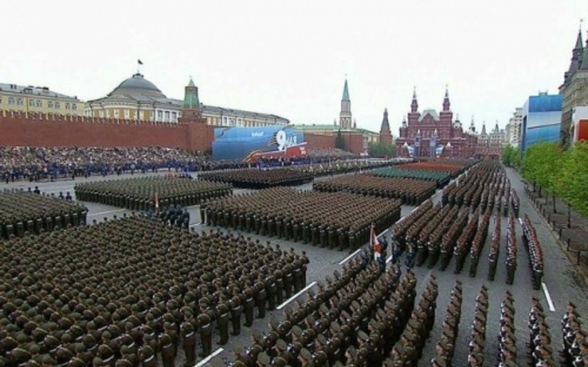 На параде в Москве приняли участие более 10 тыс. военнослужащих, свыше 100 единиц вооружения и техники