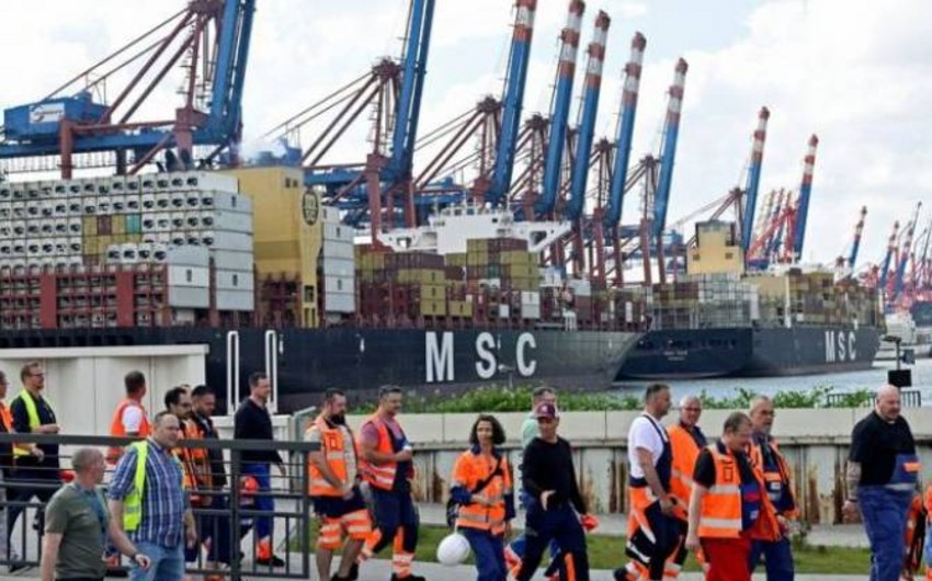 Сотрудники нескольких портов на севере ФРГ проводят забастовку