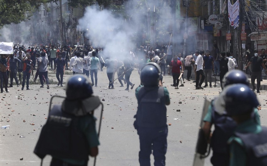 Bangladesh violent protests leave 105 dead, government set to announce curfew