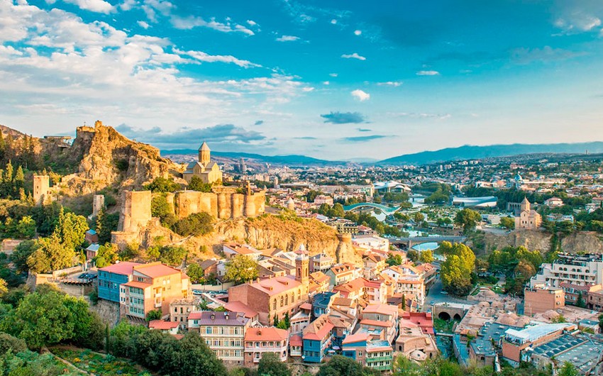 Gürcüstan avqustda turizm gəlirlərini 13 dəfədən çox artırıb
